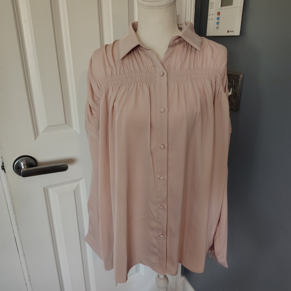 NWT Cael Christian Skip To My Beat Top Blush Pink Amocked Blouse‎ Large